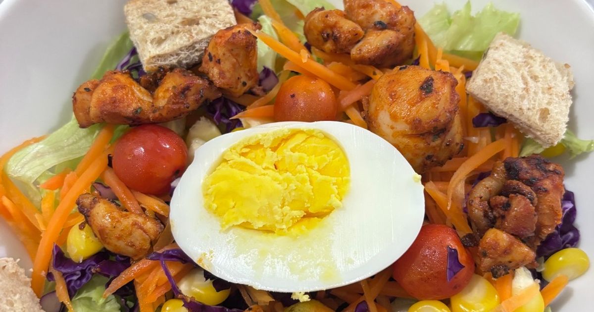 Salad Sayur dengan Dada Ayam Panggang