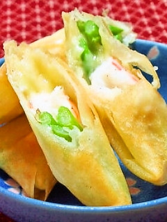 A picture of Easy Shrimp and Asparagus Salad Spring Rolls.