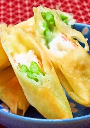 A picture of Easy Shrimp and Asparagus Salad Spring Rolls.