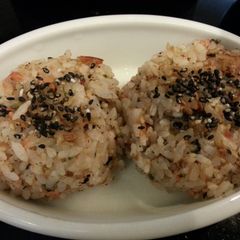 A picture of Salmon Japanese Riceballs.