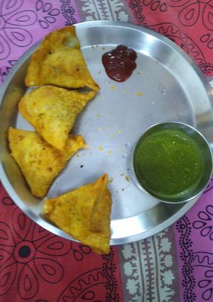 समोसे (samose recipe in Hindi) रेसिपी मुख्य फोटो