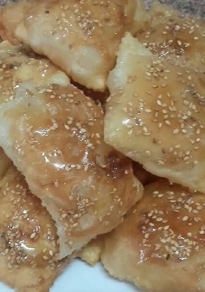 Una foto de Rghayef con miel | Comida de Marruecos