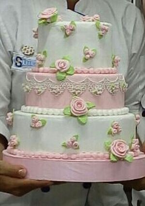 Una foto de Torta de rosas para san valentín