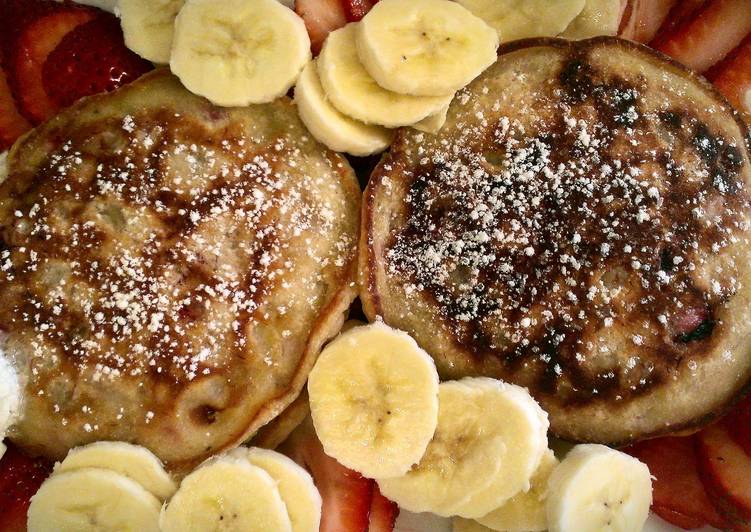 How to Prepare Quick Strawberry Banana Pancakes