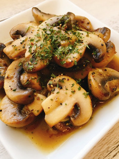 A picture of Easy Garlic Sautéed Mushrooms.