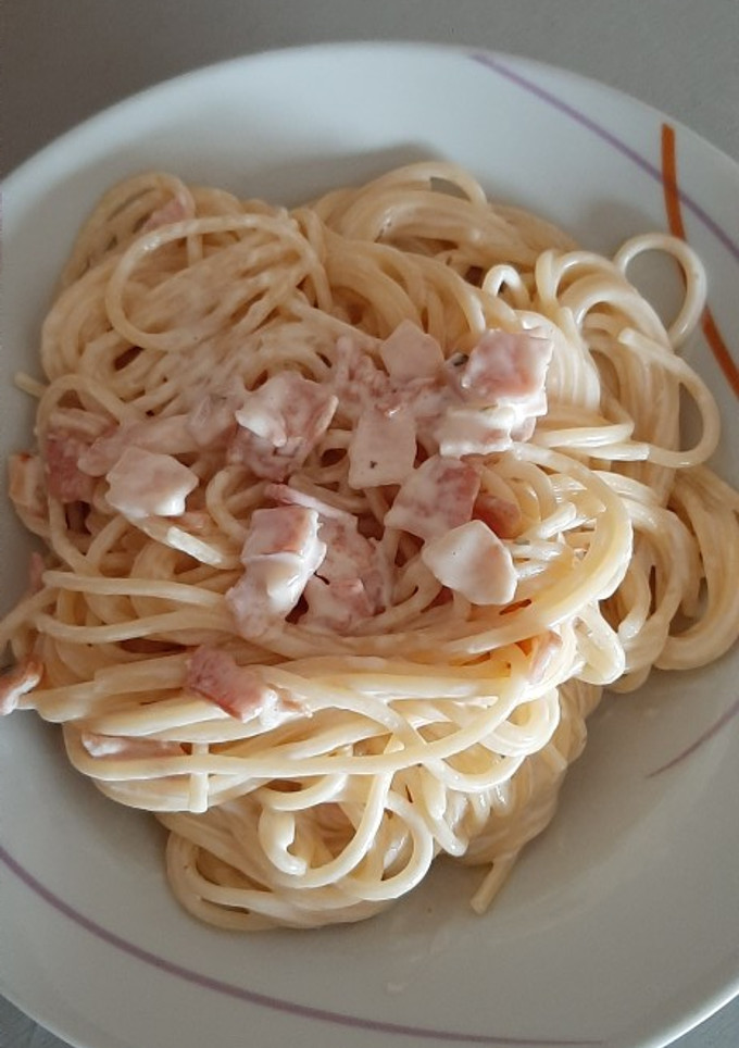 Una foto de Espaguetis con nata