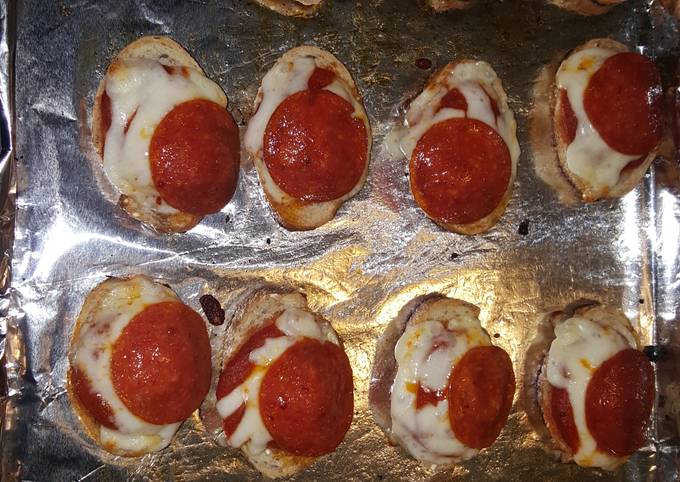 Steps to Prepare Favorite Mini Pizzas