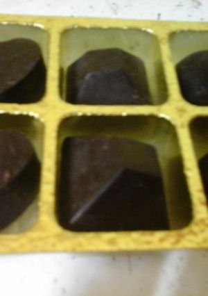 A picture of Raw Diabetic/non Diabetic Dark/milk Chocolate.