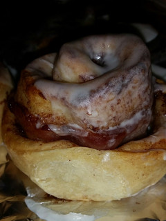 A picture of Cinnamon Rolls with bacon rolled in them.