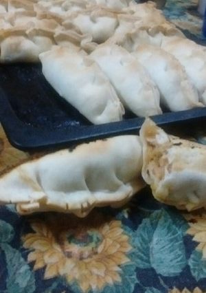 Una foto de Empanadas de pollo. Relleno simple y súper rico 😋