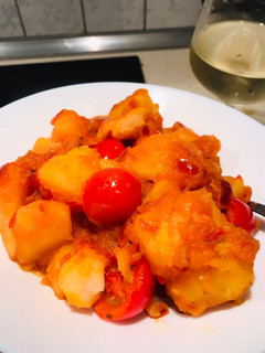 A picture of Potatoes in tomato sauce.