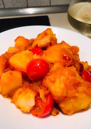 A picture of Potatoes in tomato sauce.