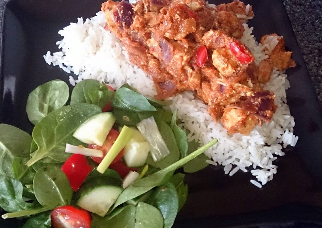 chicken tikka masala with salad