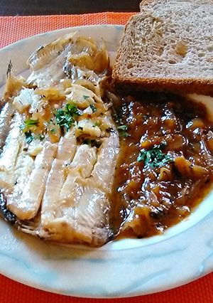 A picture of Sole with onion sauce.