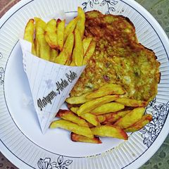 A picture of French fries and Fried Egg (Breakfast treat 2)🍟.