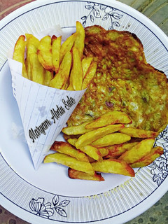 A picture of French fries and Fried Egg (Breakfast treat 2)🍟.