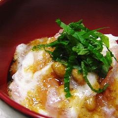 A picture of Tuna with Yamaimo Yam and Natto.