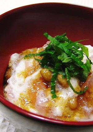 A picture of Tuna with Yamaimo Yam and Natto.