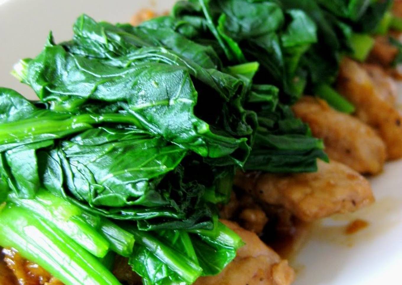 Pan-Fried Pork Cutlets Seasoned with Ginger and Garlic