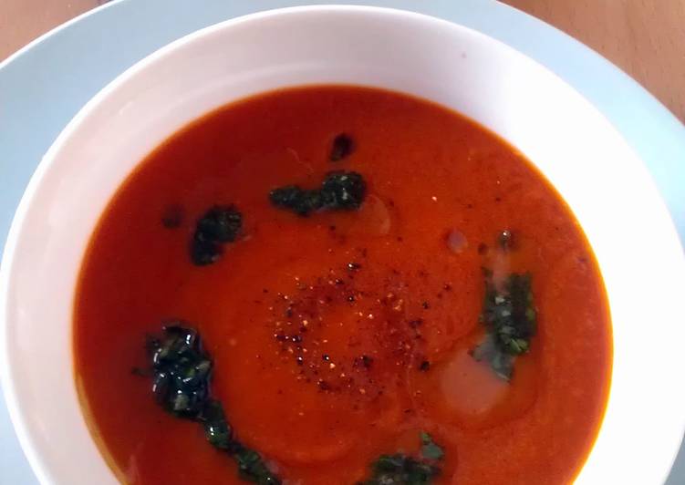 Just Do It Vickys Red Pepper Soup with Basil Oil GF DF EF SF NF