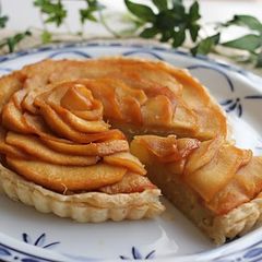 A picture of Caramelized Apple and Sweet Potato Pie.