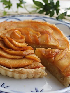 A picture of Caramelized Apple and Sweet Potato Pie.