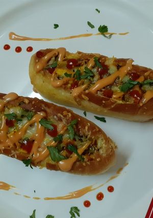 A picture of Cheesy paneeri hot dog.