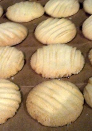 A picture of Grandma's Butter Cookies.