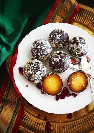 A picture of Dry Kala Jamuns with coconut cream filling.