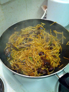 A picture of Beef or Chicken Chow Mein.