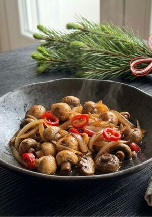 Une photo de 🌱 Champignons de Paris mijotés aux oignons (Vegan)