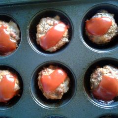 A picture of Mini Meatloaves.