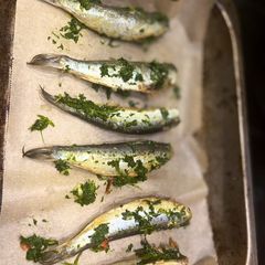 A picture of Oven grilled sardines with parsley and garlic.