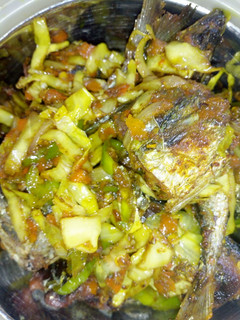 A picture of Fried fish with veggies.