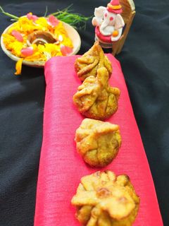 तळणीचे मोदक (talniche modak recipe in marathi) रेसिपी चे मुख्य फोटो