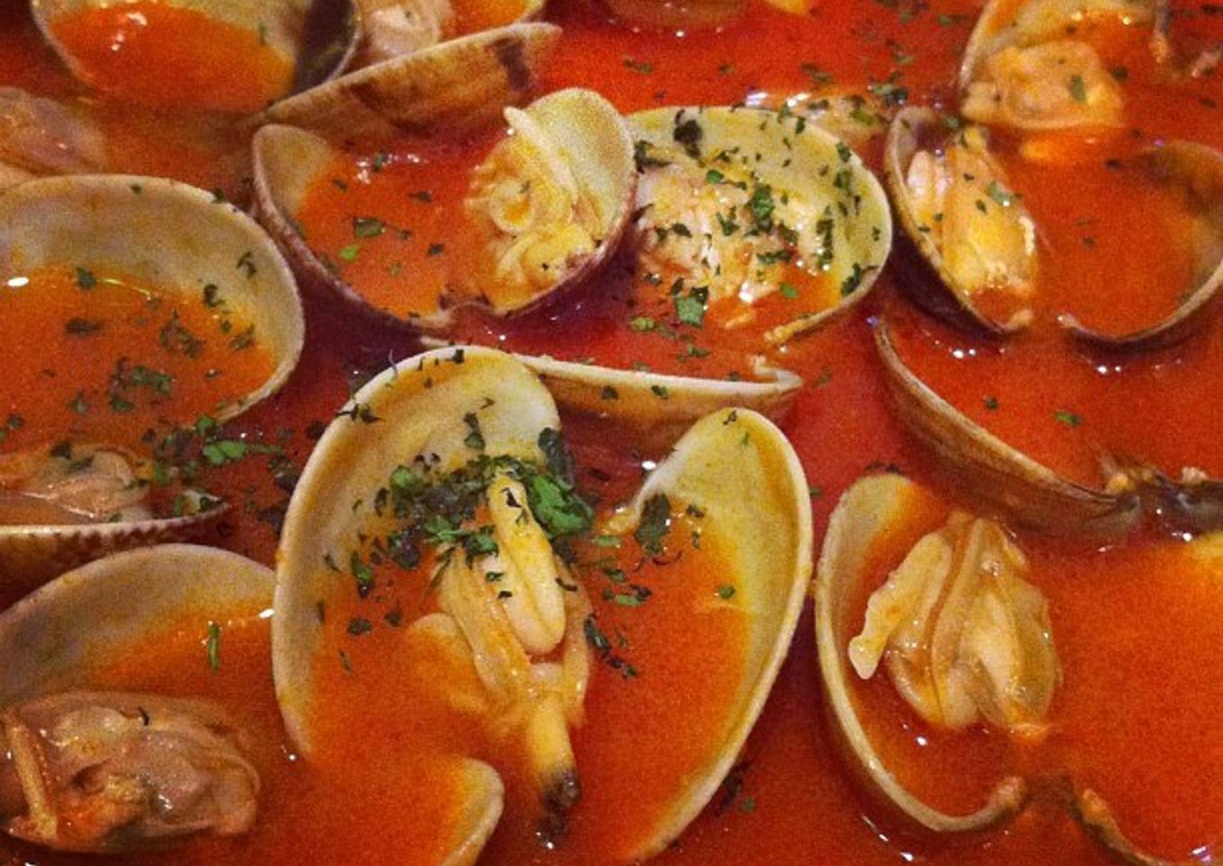 Almejas en salsa de tomate