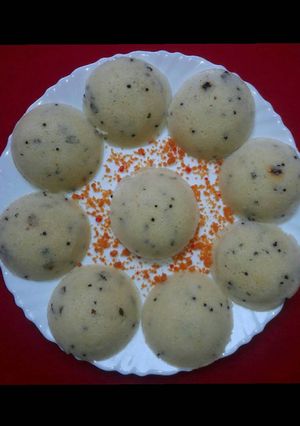 A picture of Instant Rava Idli.