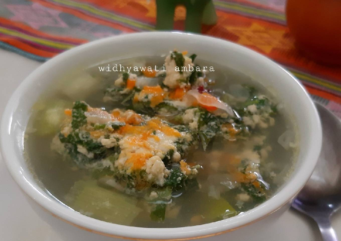Soup tim bayam dengan tahu & daging