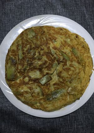 Foto principal de Tortilla de alcachofas, espinacas y judías blancas