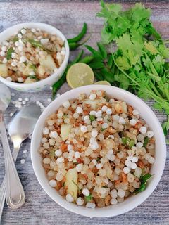 महाराष्ट्रीयन साबुदाना खिचड़ी (maharastrian sabudana khichdi recipe in Hindi) रेसिपी मुख्य फोटो