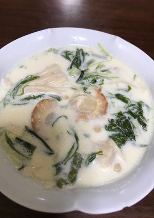 A picture of Scallop milk soup.