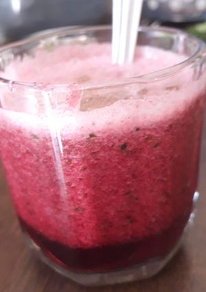 તરબૂચ નું શરબત (Watermelon Sharbat Recipe In Gujarati) રેસીપી મુખ્ય ફોટો