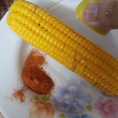 A picture of Boil spicy corn.