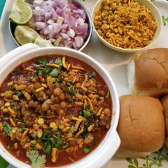 A picture of Kolhapuri Misal Pav.