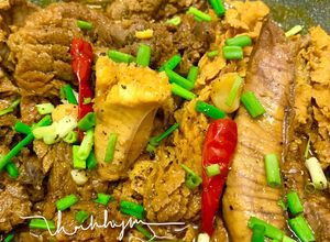 Hình của món Trứng Cá Ngừ Kho Tiêu.