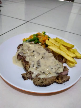 Langkah Mudah untuk Membikin Resep Sirloin Steak Pan Fried with Mushroom Sauce yang Sempurna Anti Ribet, Menggugah Selera