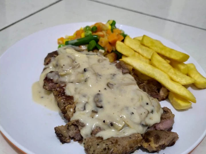 Langkah Mudah untuk Membikin Resep Sirloin Steak Pan Fried with Mushroom Sauce yang Sempurna Anti Ribet, Menggugah Selera