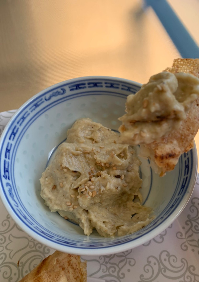 Una foto de Hummus de berenjena saludable y rápido