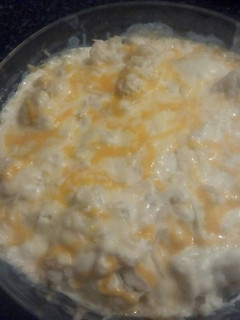 Una foto de coliflor con bechamel al roquefor