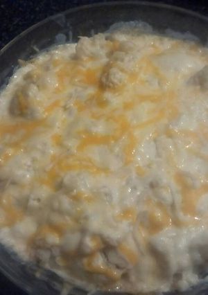 Una foto de coliflor con bechamel al roquefor 